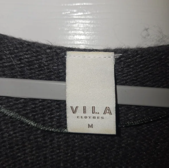 Grey dress knit top with w/ a lace(chiffon like) pleated skirt. Beautiful dress - Picture 4 of 6